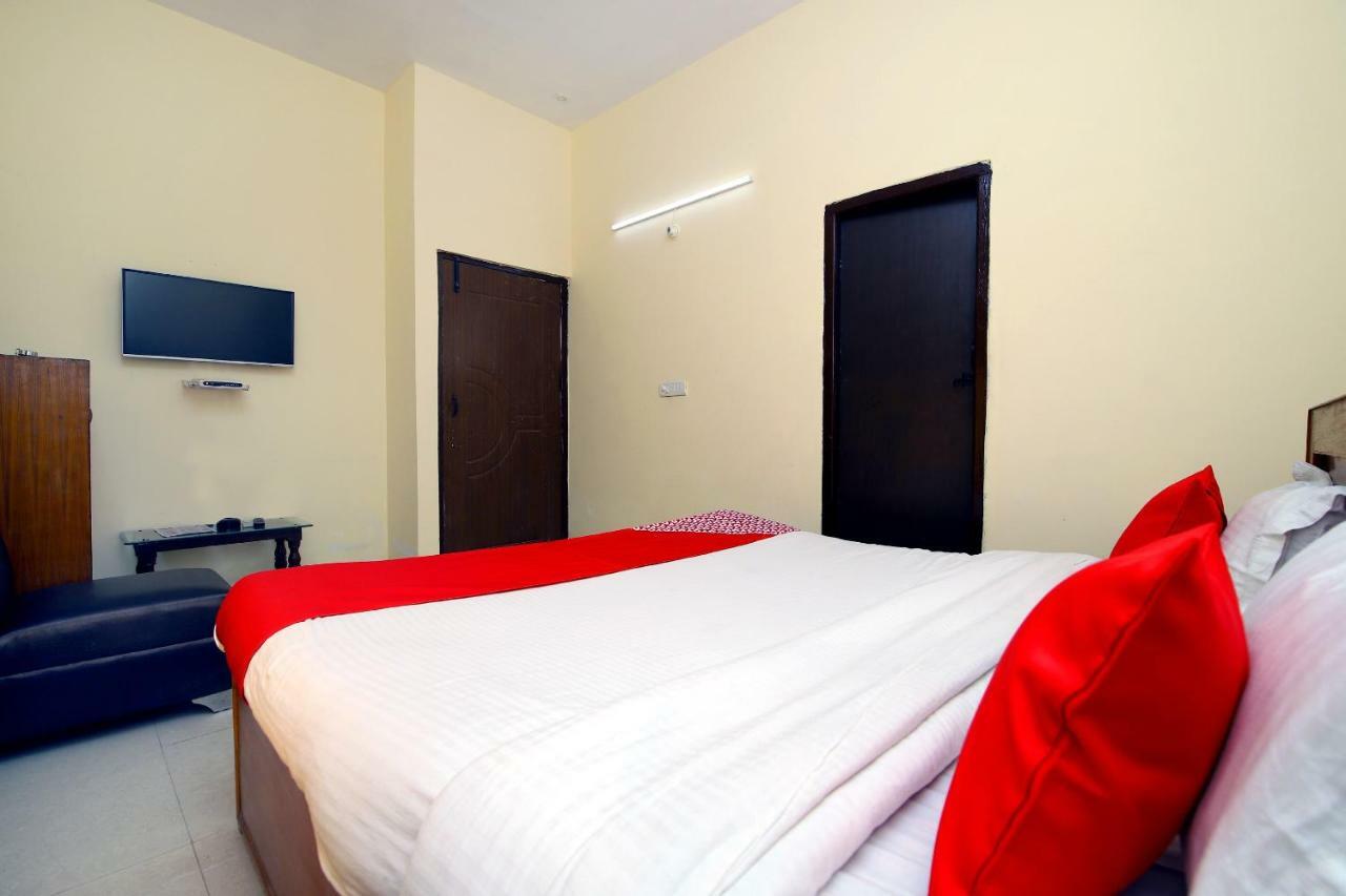 Oyo 8670 Hotel Usha Palace Массури Экстерьер фото