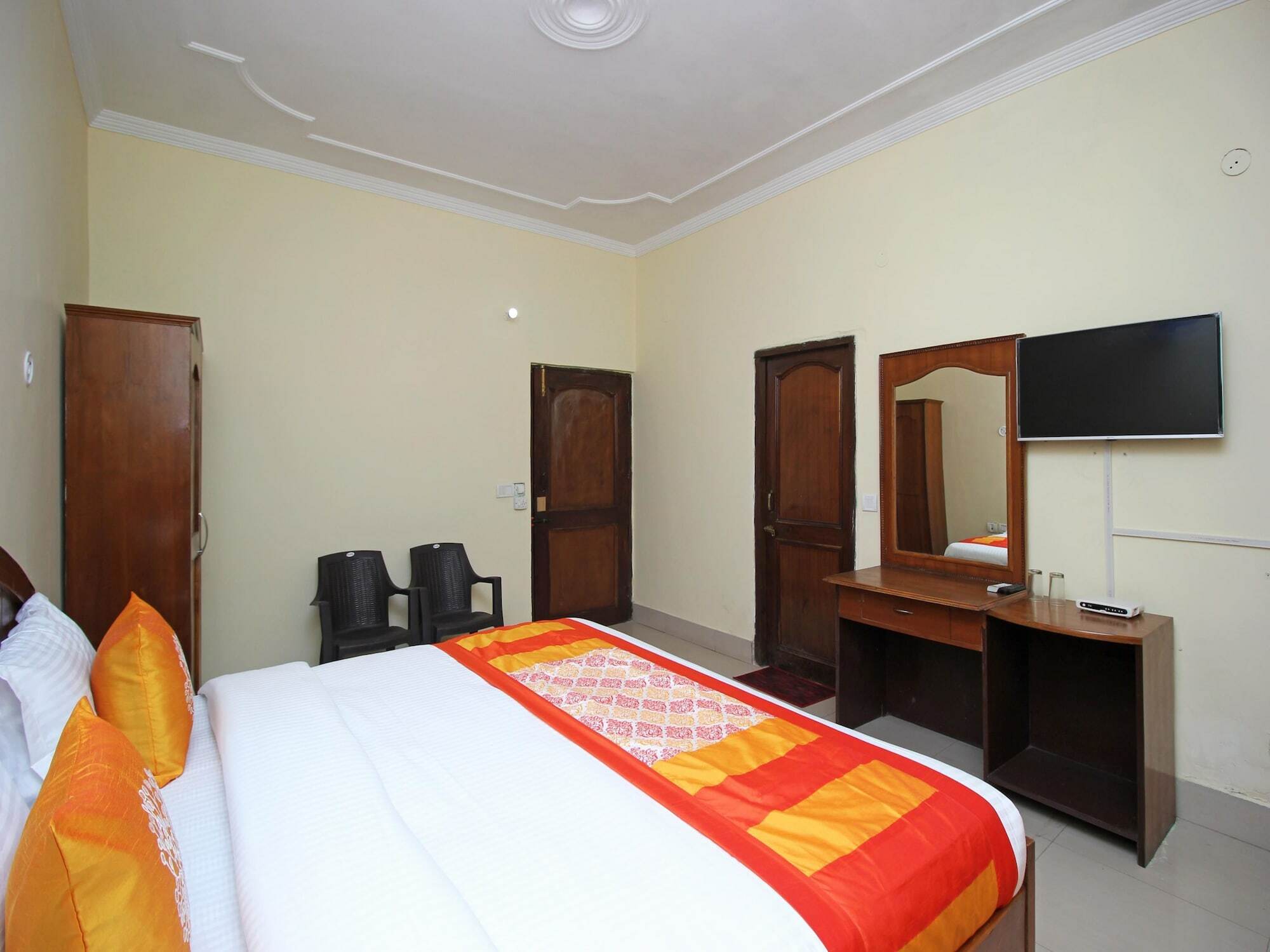 Oyo 8670 Hotel Usha Palace Массури Экстерьер фото